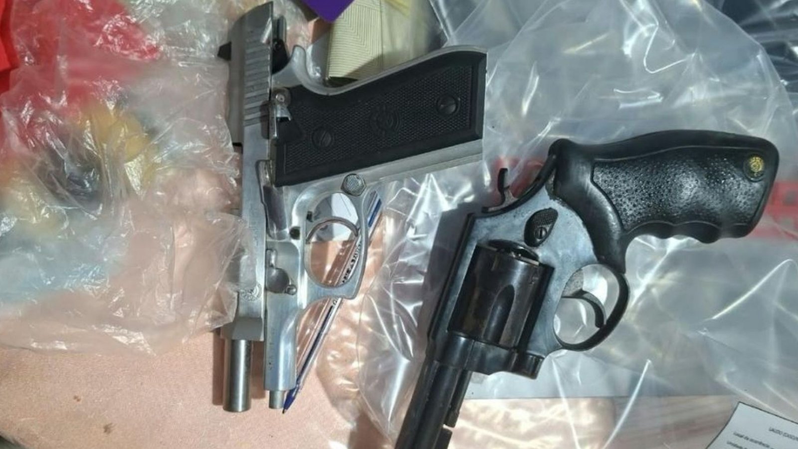 Armas apreendidas na Operação Pátrio Veneno.