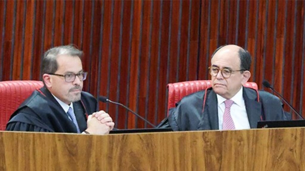 Ministros durante sessão plenária do Tribunal Superior Eleitoral