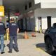 Agente da Receita Federal durante operação contra postos clandestinos em São Paulo