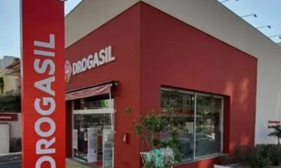 Fachada de uma unidade da Drogasil no Grande Recife