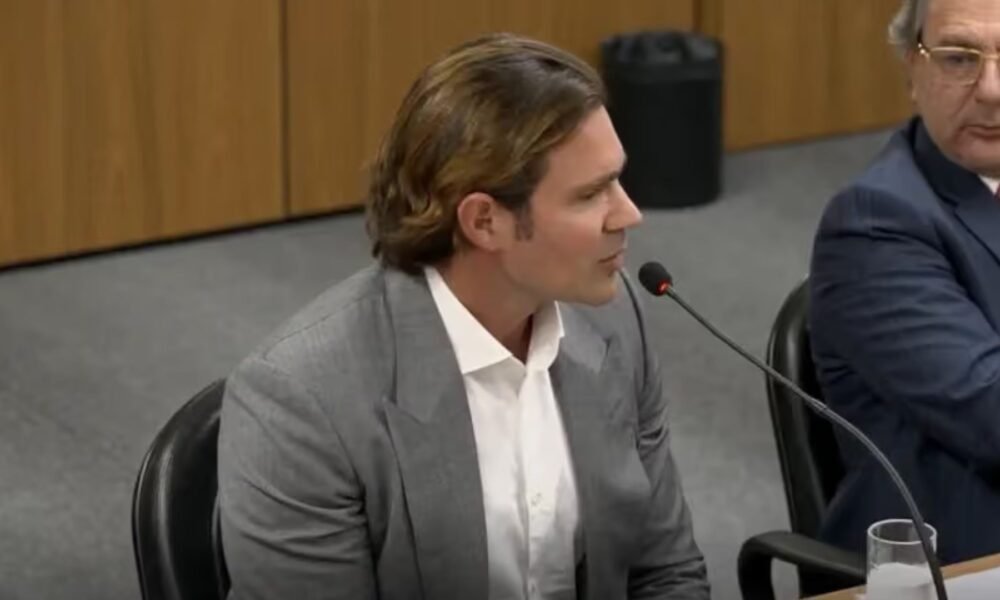 Daniel Vorcaro durante cobertura sobre investigação do Banco Master