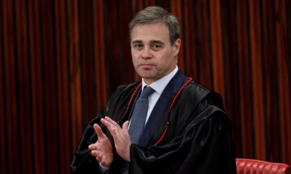 André Mendonça durante sessão do Tribunal Superior Eleitoral