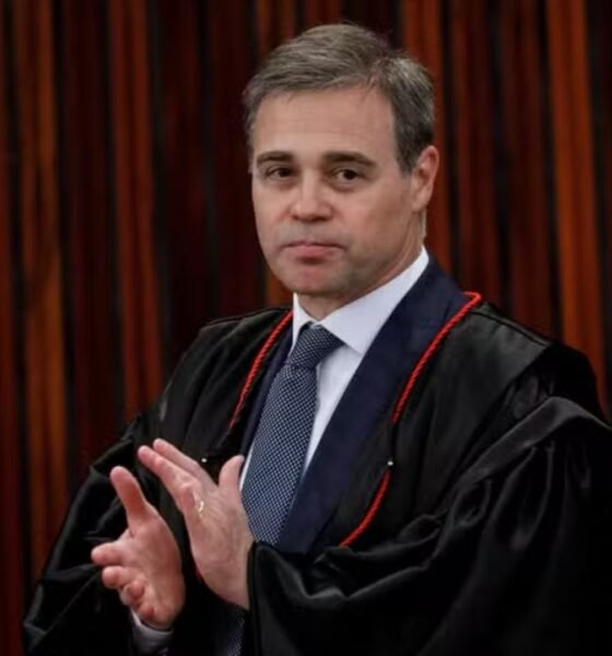 André Mendonça durante sessão do Tribunal Superior Eleitoral