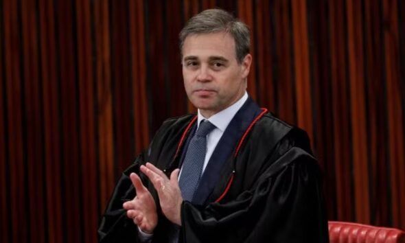 André Mendonça durante sessão do Tribunal Superior Eleitoral