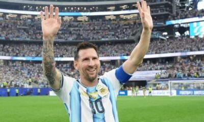 Lionel Messi com a camisa da seleção argentina