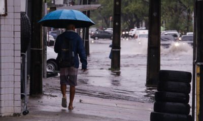 Chuva forte atinge bairros do Recife durante alerta meteorológico