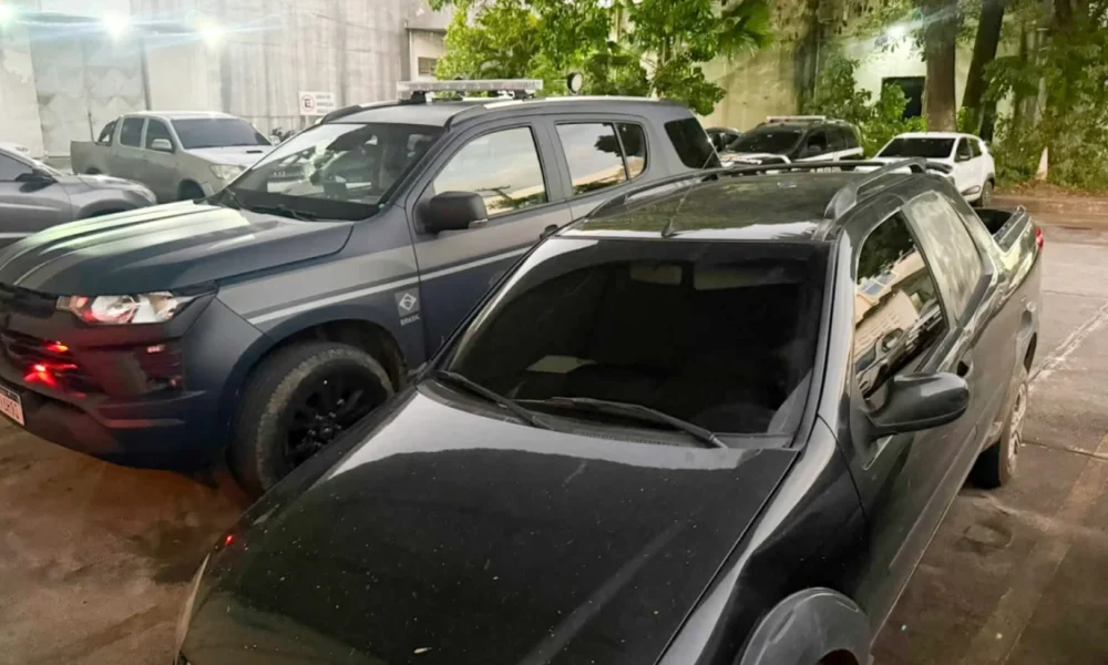 Caminhonete roubada recuperada pela PRF em Paulista