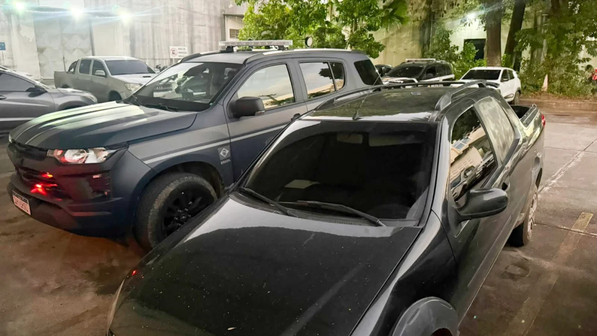 Caminhonete roubada recuperada pela PRF em Paulista