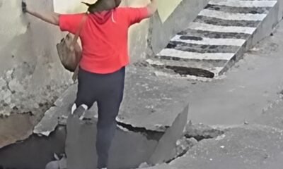 Mulher cai em cratera aberta na Rua São Sebastião, em Vitória de Santo Antão