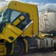 Caminhão tombado na BR-101 em Jaboatão