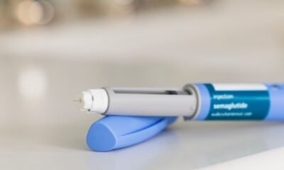 Caneta injetável de semaglutida sobre uma superfície
