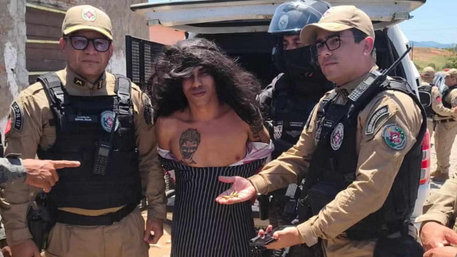 Suspeito preso de peruca na Paraíba