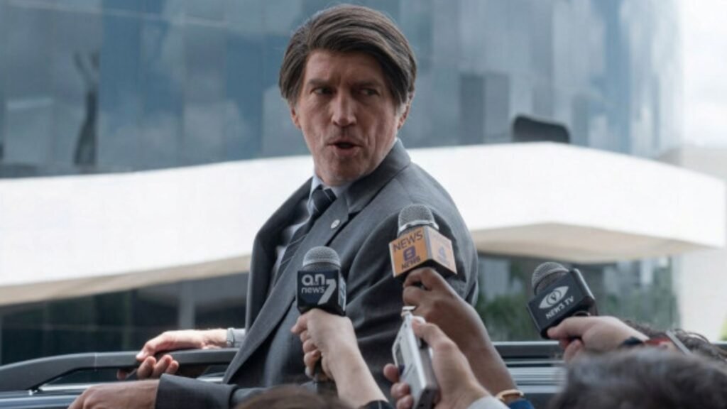 Jim Caviezel caracterizado como Jair Bolsonaro no filme “Dark Horse”