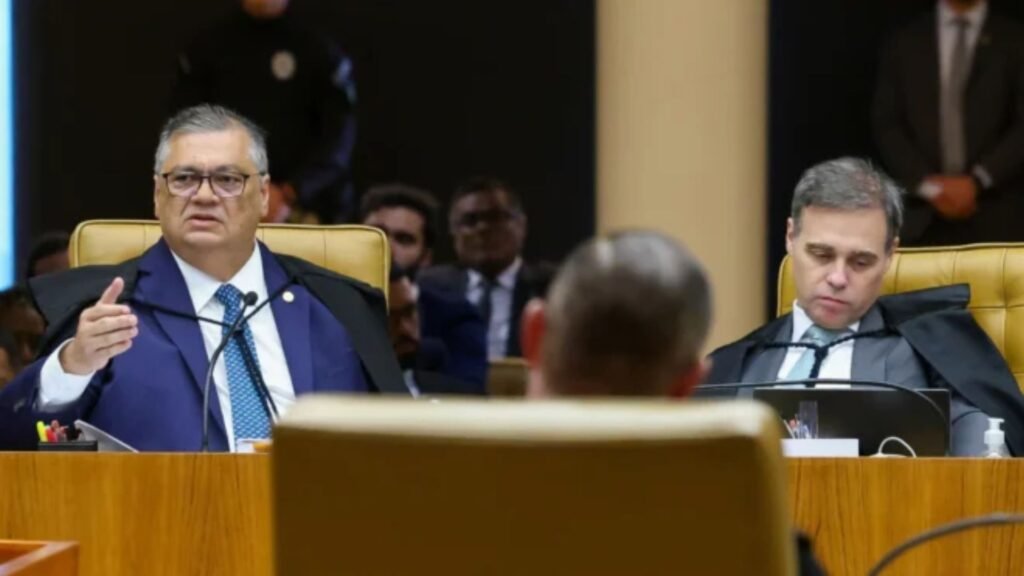 Flávio Dino e André Mendonça em sessão do STF