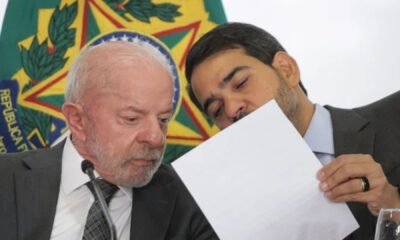 Lula e Jorge Messias durante reunião no governo federal