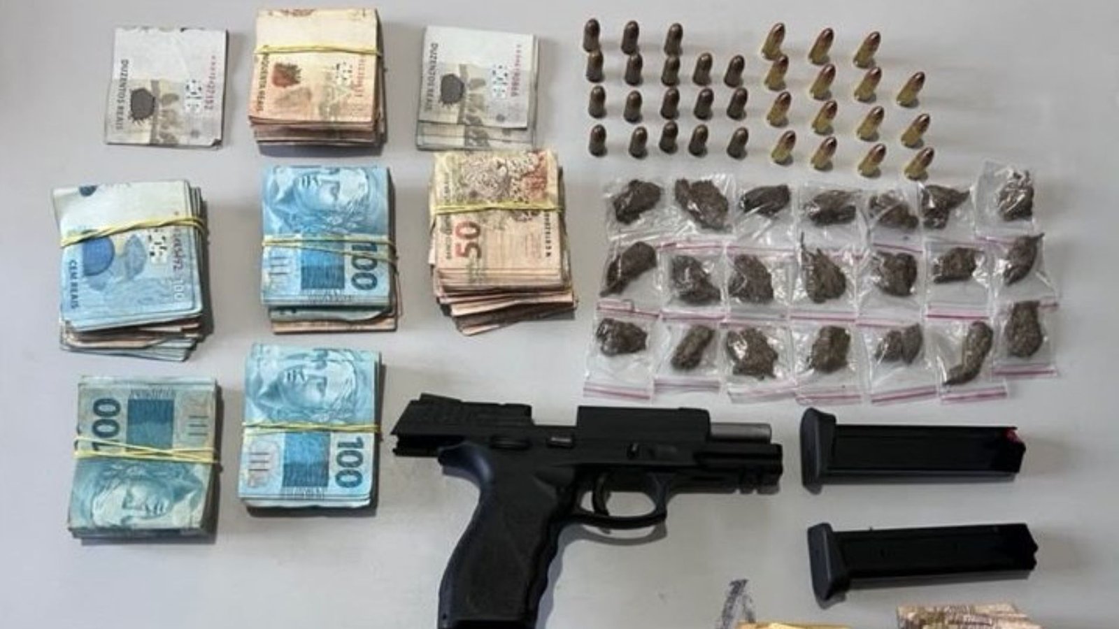 Material apreendido com mulher presa em Lajedo