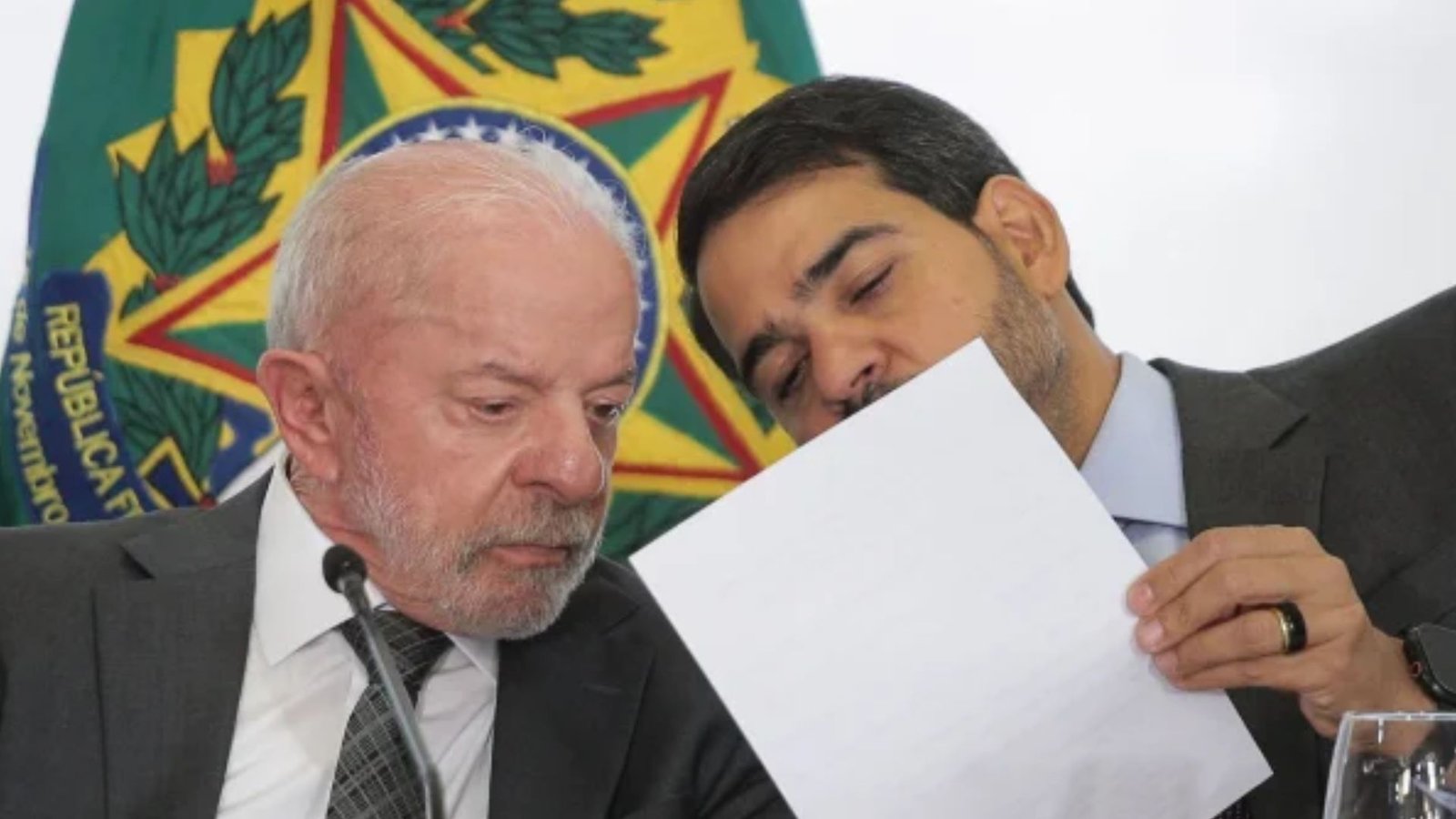 Lula e Jorge Messias durante reunião no governo federal
