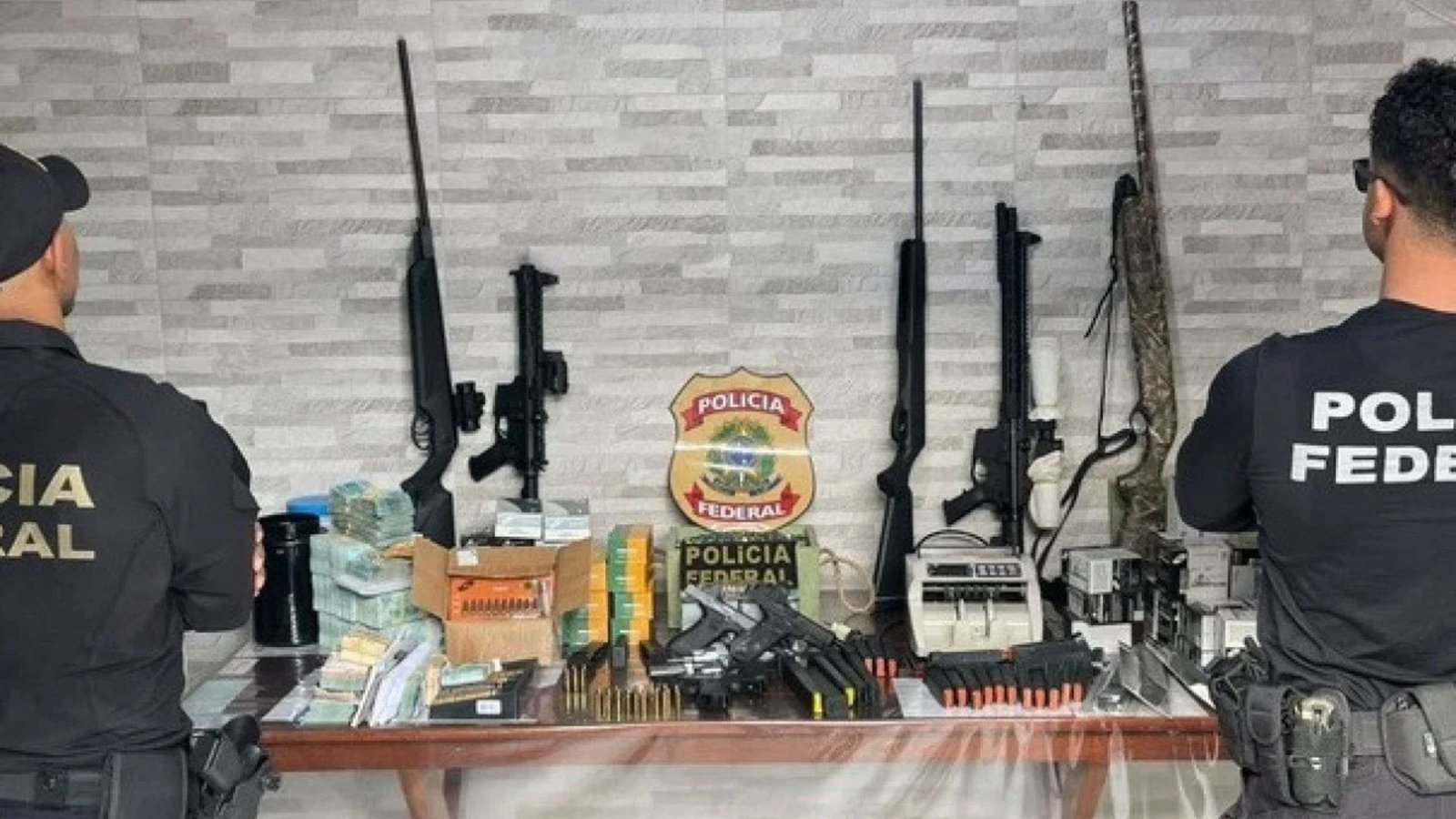 Armas e materiais apreendidos pela PF
