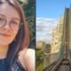 Júlia Bossoni ao lado de um registro da montanha-russa Montezum
