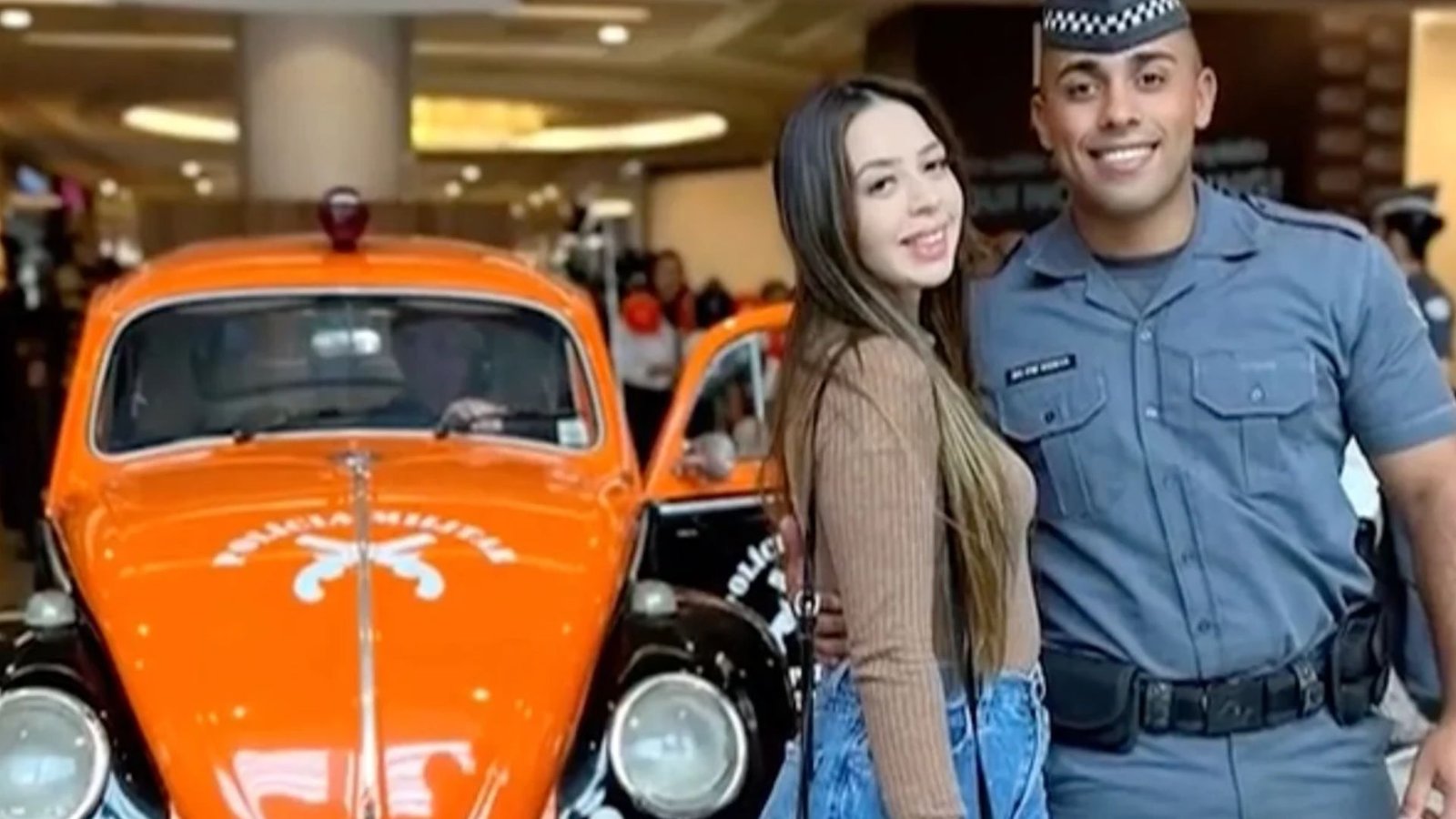 Larissa Cruz Morata com o marido policial militar
