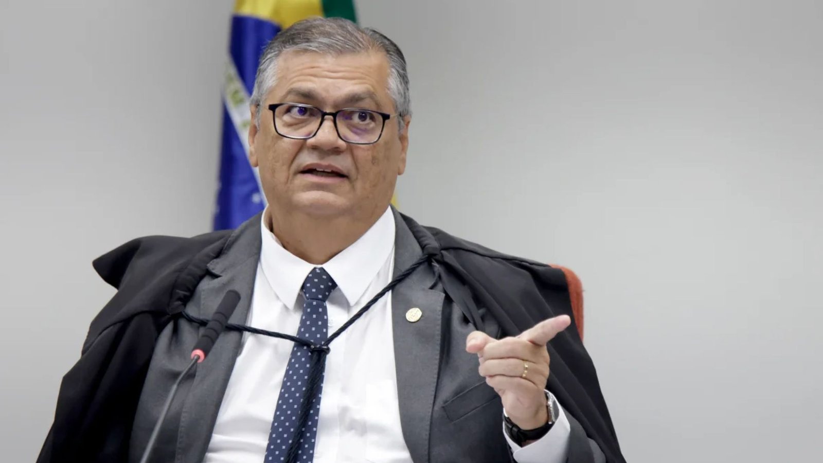 Flávio Dino fala durante sessão do STF