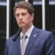Ricardo Salles discursa ao microfone