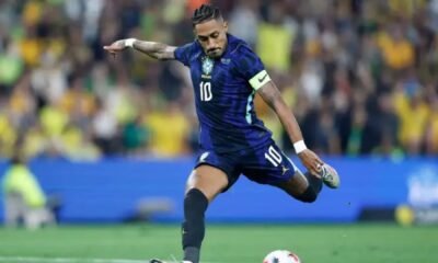 Raphinha em ação pela seleção brasileira