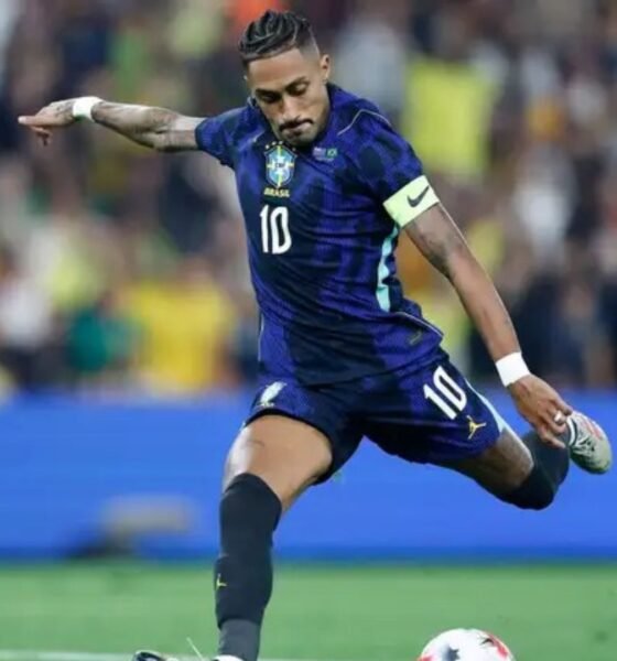 Raphinha em ação pela seleção brasileira
