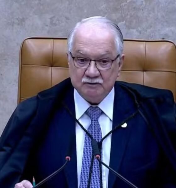 Edson Fachin durante sessão do STF