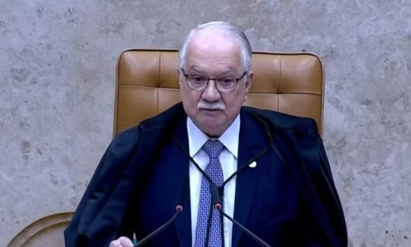 Edson Fachin durante sessão do STF