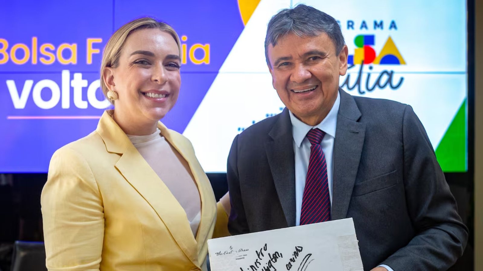 Roberta Luchsinger ao lado do ministro Wellington Dias