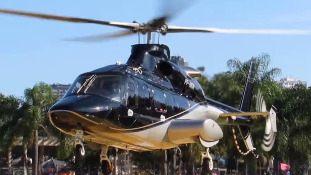 Helicóptero Bell 430 durante operação de voo