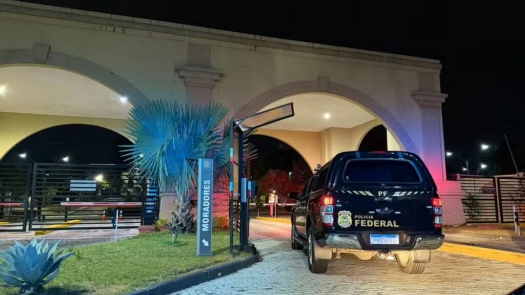 Viatura da Polícia Federal durante operação no Amazonas