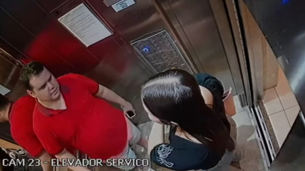 Isabelle Caracristi e João Munhoz Neto em elevador
