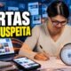 Máira Rocha escrevendo carta em arte sobre suposta fraude em cartas psicografadas