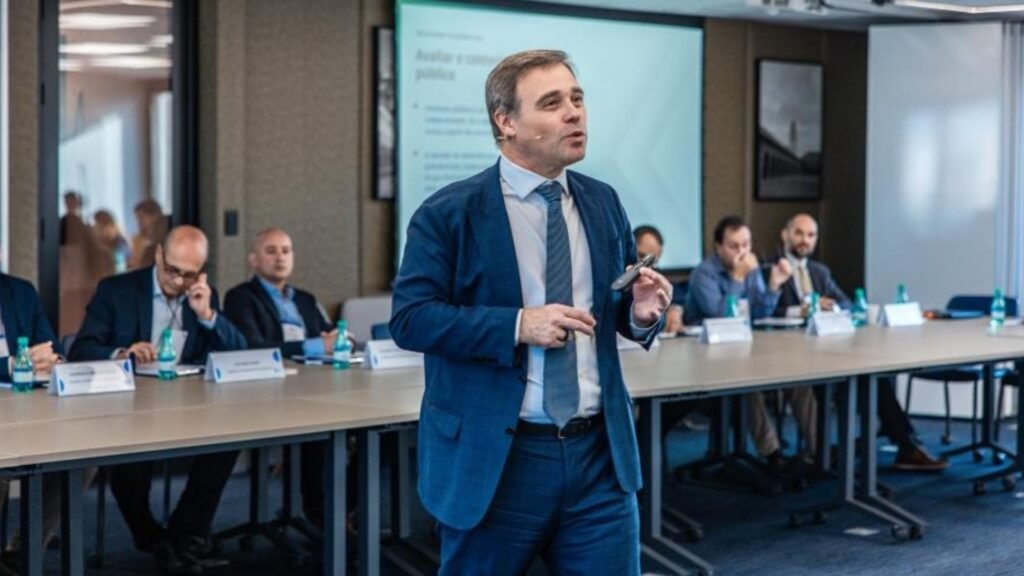 André Mendonça faz apresentação durante atividade acadêmica do Instituto Iter