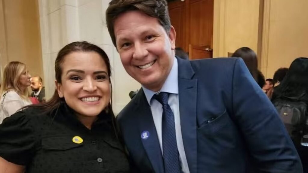 Karina Gama e Mario Frias em registro conjunto