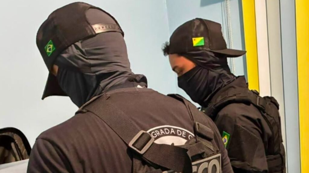Agentes da FICCO durante operação contra o crime organizado