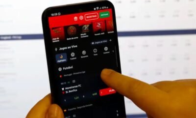 Plataforma de apostas esportivas aberta em um celular