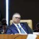 Flávio Dino sentado no plenário do STF
