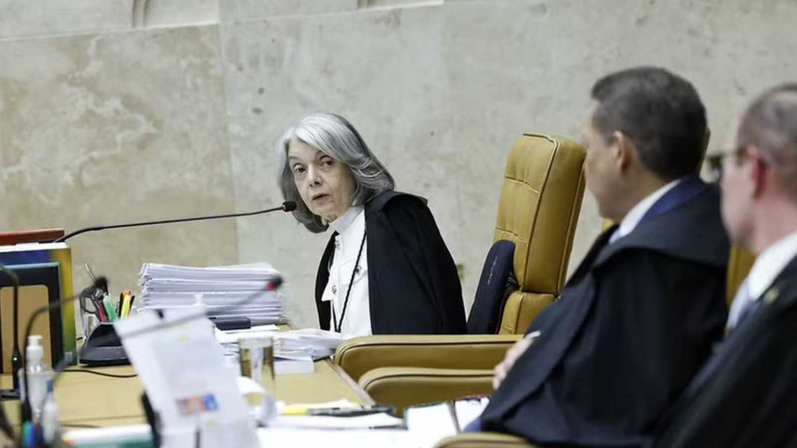 Cármen Lúcia durante sessão no STF
