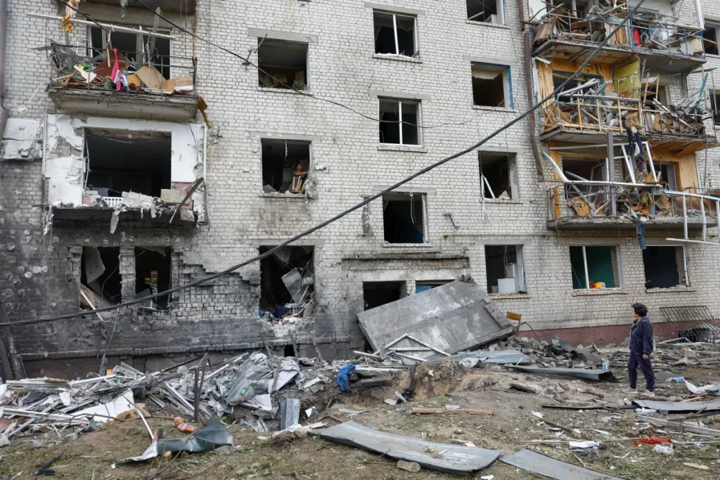 Ataque russo atingiu Boryspil, nos arredores de Kiev, deixando quatro mortos e 13 feridos, segundo autoridades ucranianas.