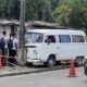 Kombi após bater em poste na Avenida Caxangá, no Recife