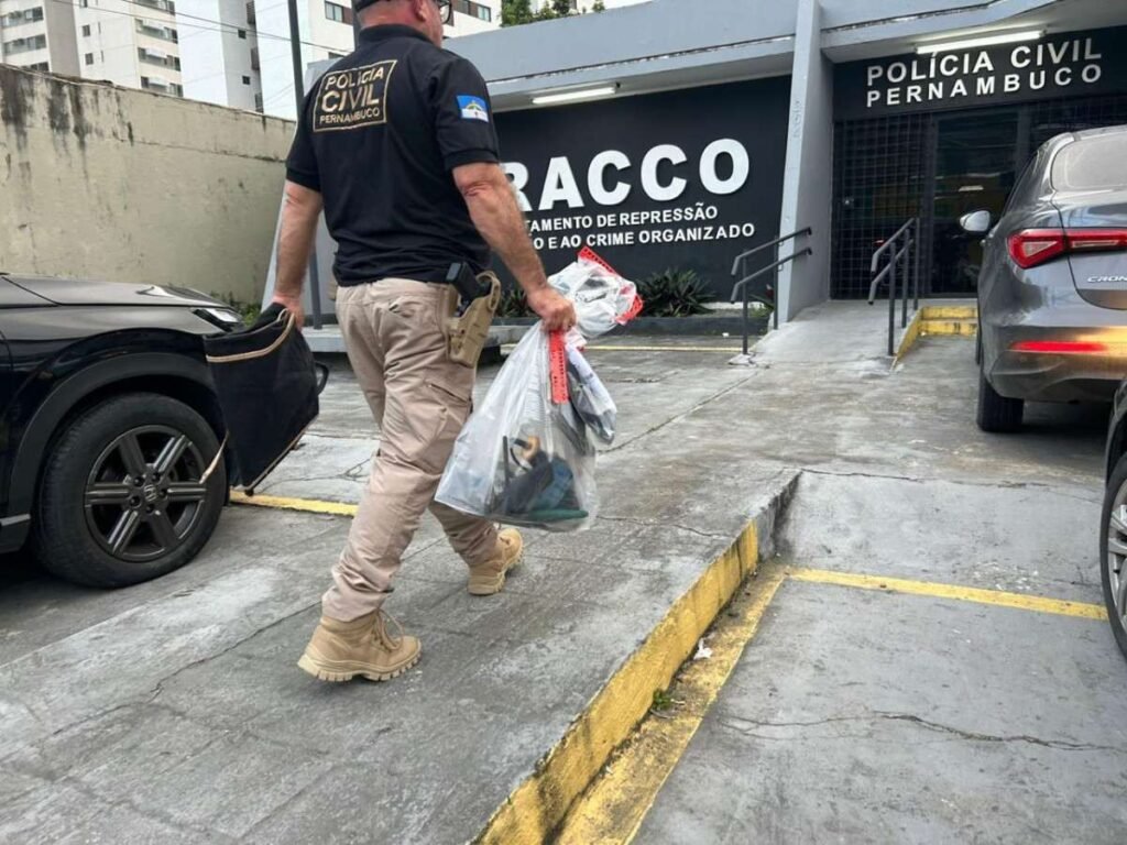 Veículos e materiais apreendidos na Operação Golpe Duplo