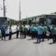 Rodoviários durante mobilização após ataque a motorista em Olinda